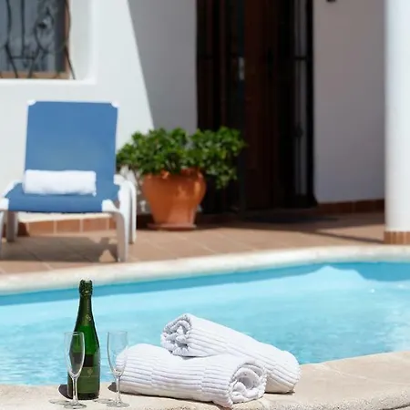 Playa Blanca Sleeps 8 Pool Wifi T334676 Willa